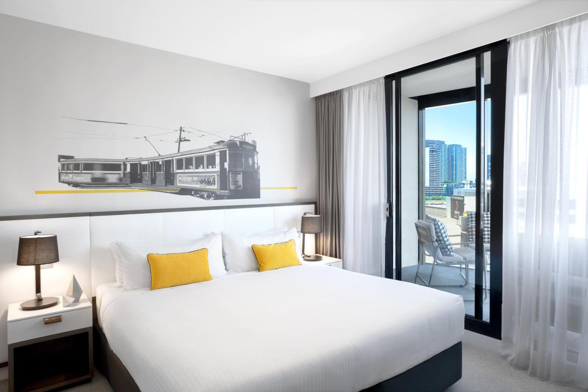 Peppers Docklands Hotel Melbourne Luaran gambar A bedroom at the hotel