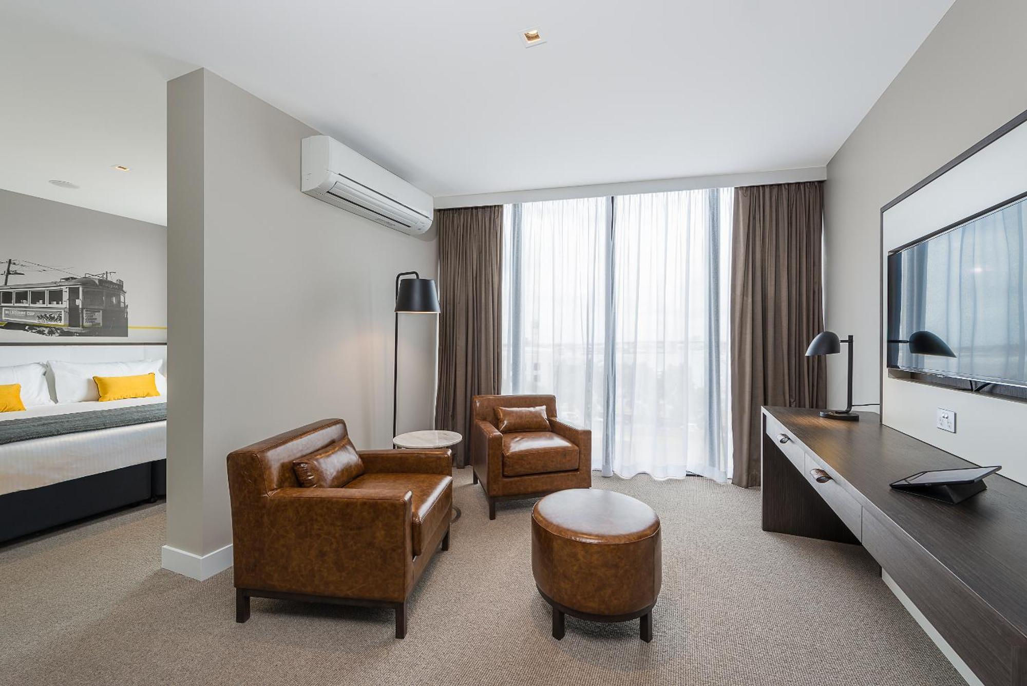 Peppers Docklands Hotel Melbourne Luaran gambar A suite at the hotel