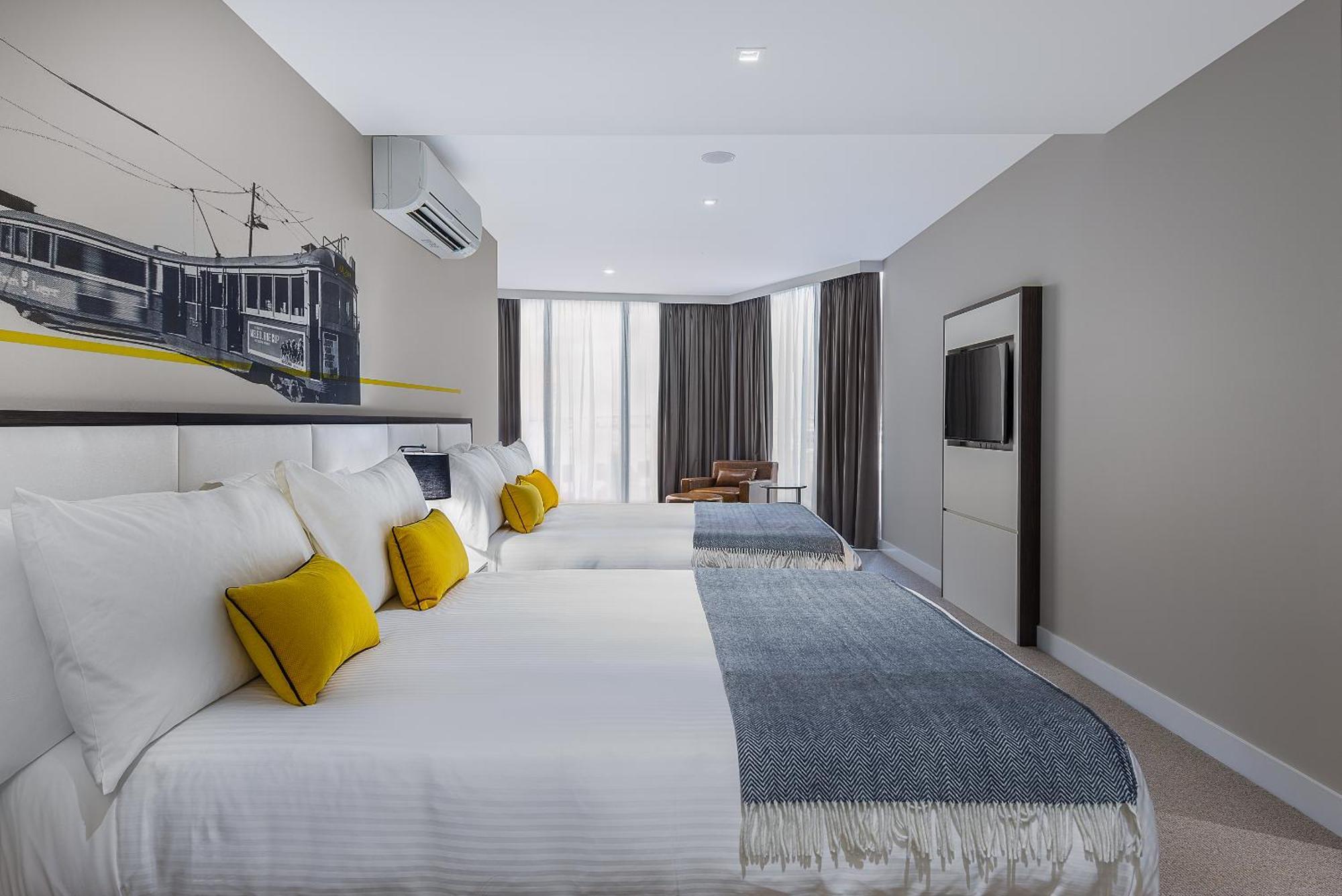 Peppers Docklands Hotel Melbourne Luaran gambar A typical room at the hotel