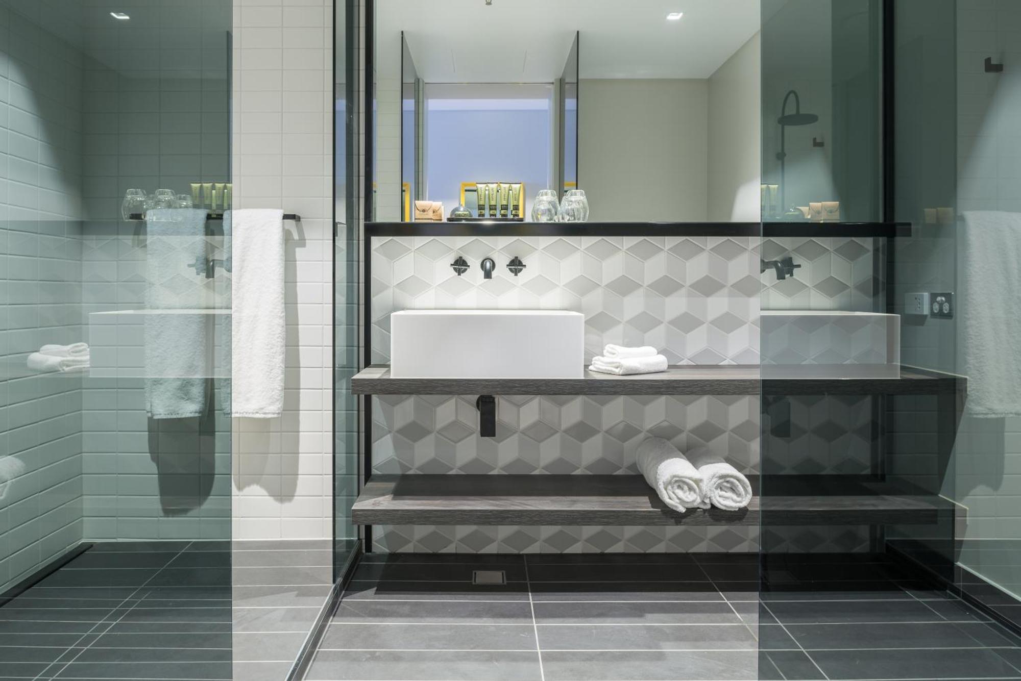 Peppers Docklands Hotel Melbourne Luaran gambar Bathroom